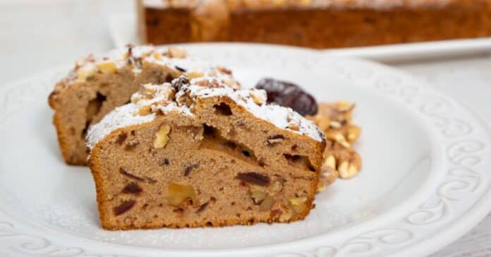 Gâteau Moelleux aux Dattes et Noix au Thermomix : Un Délice Inégalé