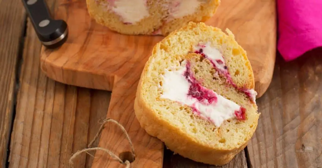 Gâteau Roulé à la Confiture de Cassis au Thermomix : Succulent et Gourmand