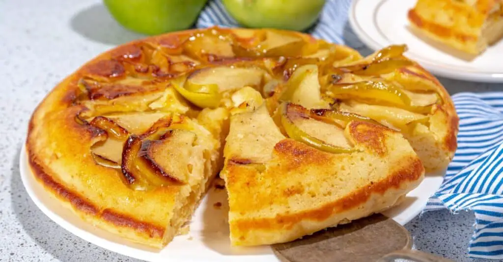 Gâteau aux Pommes Renversé au Thermomix : La Magie Croustillante d'une Douceur Inversée