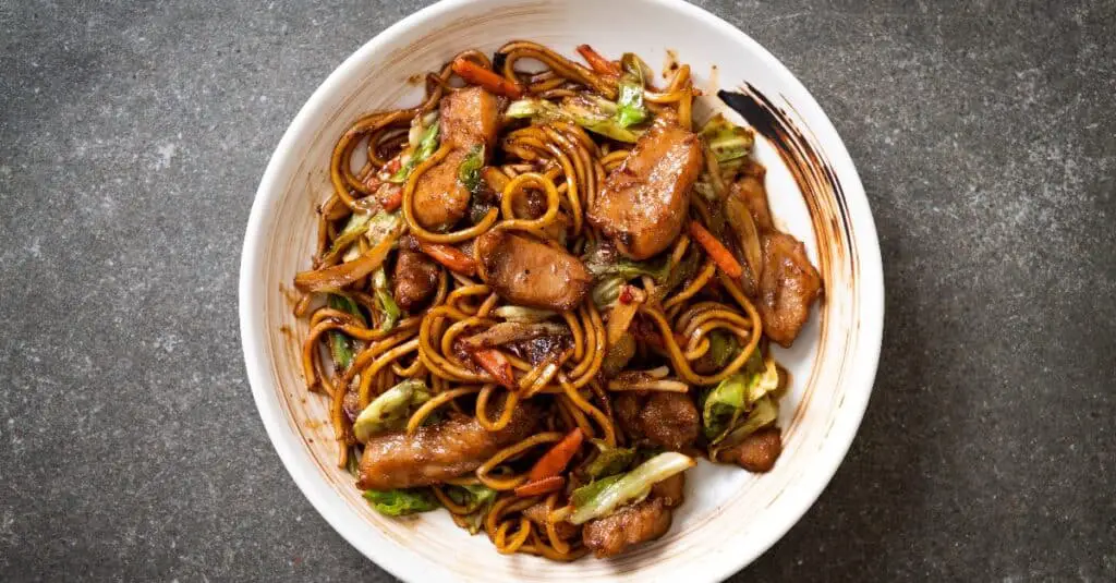 Nouilles Yakisoba Sautées au Porc au Thermomix : Un Délice Japonais