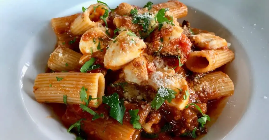 Rigatoni aux Aubergines Tomates et Parmesan au Thermomix : Un Délice Italien