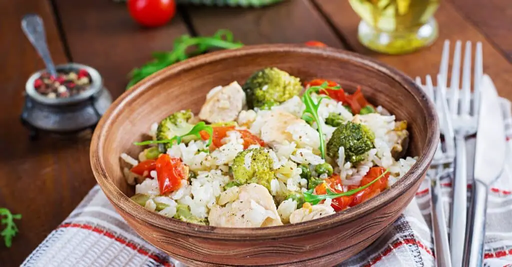 Riz au Poulet et aux Légumes au Thermomix : Un Festin Équilibré et Délicieux