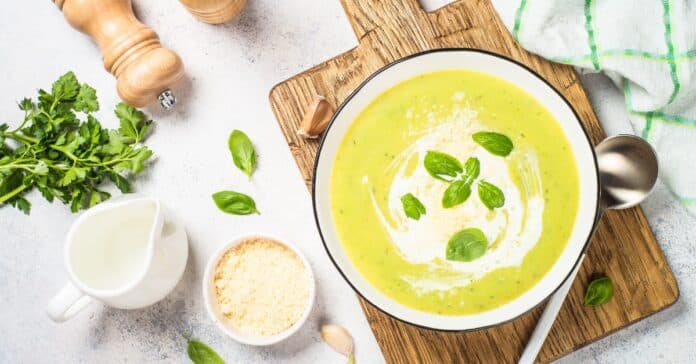 Soupe Courgettes-Épinards à la crème au Thermomix : Réconfortante et Crémeuse