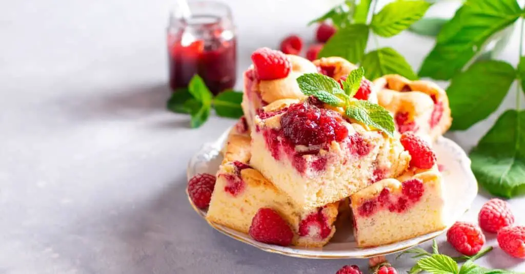 Gâteau Savoureux aux Framboises au Thermomix : Une Explosion de Saveurs Rouges dans Chaque Bouchée