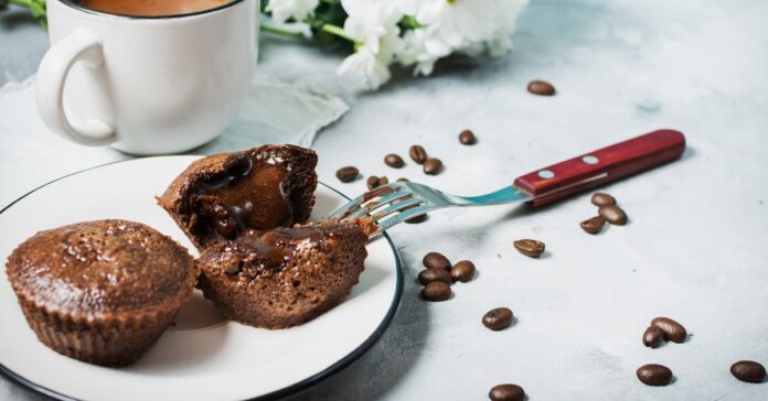 Muffins Coulants au Chocolat Noir au Thermomix : Le Plaisir Fondant dans Chaque Bouchée