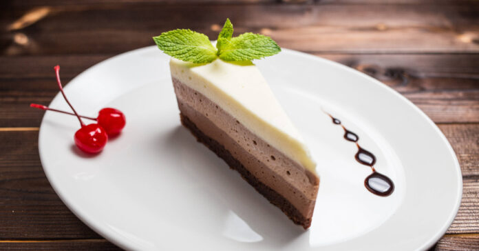 Délice Chocolaté en Couches : Gâteau aux Trois Mousses au Chocolat au Thermomix
