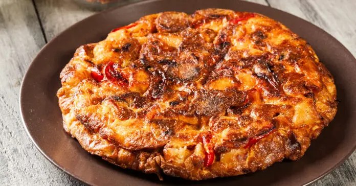 Tortilla Espagnole au Chorizo et Poivron Rouge au Thermomix : Un Voyage Culinaire Méditerranéen