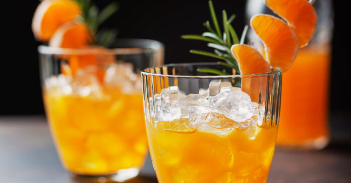 Cocktail alcoolisé aux Mandarines et Romarin au Thermomix : Un mélange exquis de saveurs