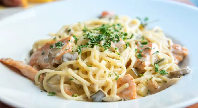 Spaghetti au Saumon et aux Champignons au Thermomix : Une Recette Gourmande et Réconfortante