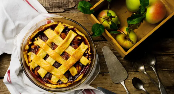 Tourte aux Pommes et au Caramel au Thermomix : Un Dessert Réconfortant à Déguster en Famille