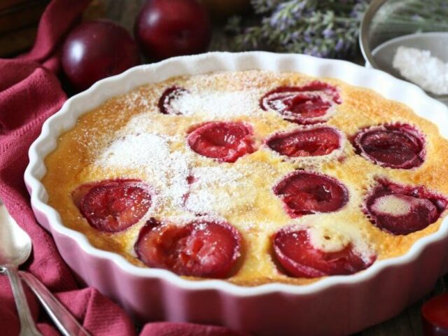 Clafoutis aux Prunes Rouges au Thermomix : Un Dessert Fruité et Moelleux