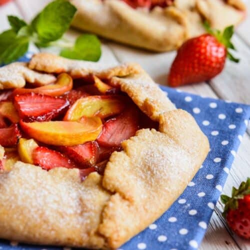 Galette Rustique à la Fraise et Pêche au Thermomix : Une Touche de Douceur et de Fraîcheur