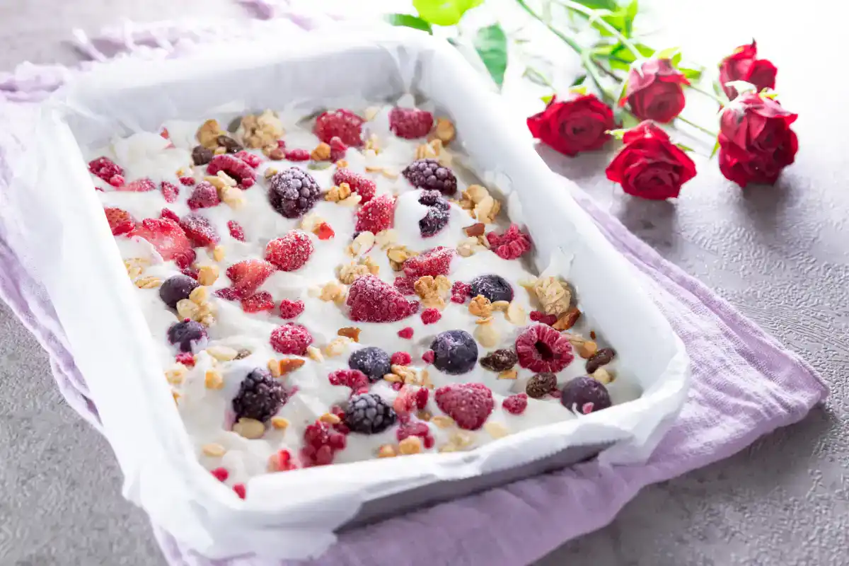 Frozen Yogurt Bark aux Fruits Rouges au Thermomix